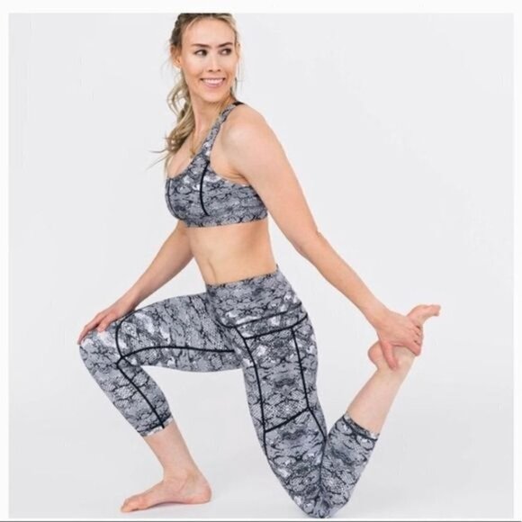 Zyia Active Cobra‎ Snakeskin Pocket Light n Tight Hi-Rise Capri Legging Size 2 - Picture 2 of 8